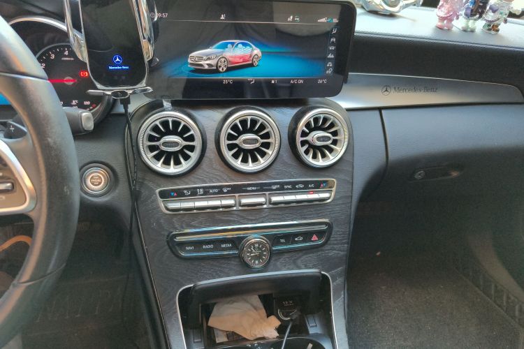 奔驰C级 2019款 C 180 L 时尚型运动版中控内饰16