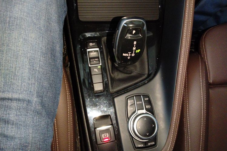 宝马X2 2021款 改款 sDrive25i M运动套装中控内饰18