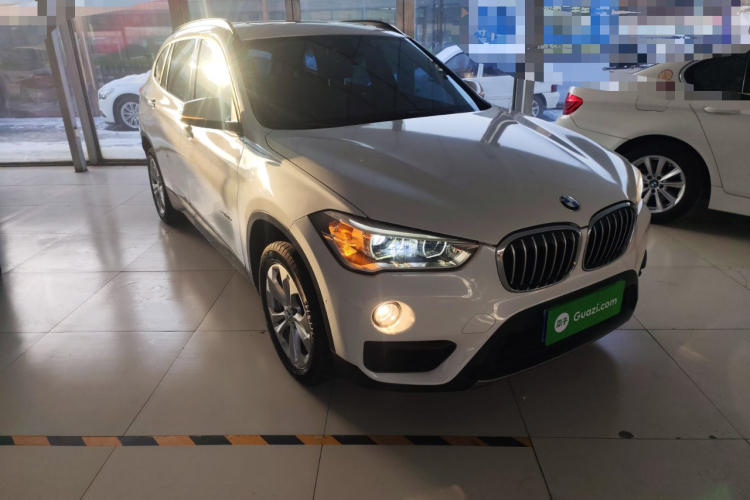 宝马X1 2016款 sDrive18Li 尊享型车身外观3