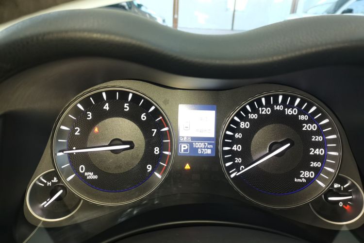 英菲尼迪Q70 2019款 Q70L 2.0T 精英版 PLUS中控内饰14