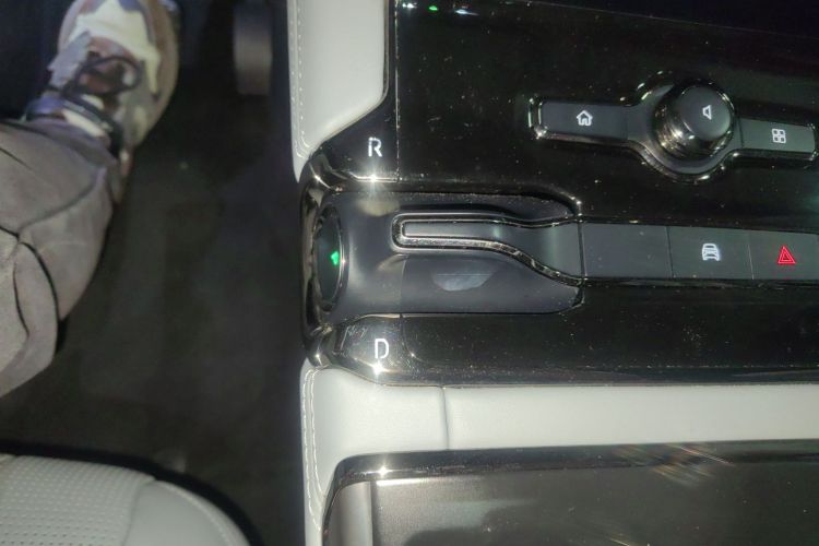 蔚来ES8 2020款 415KM 签名版 六座版中控内饰18