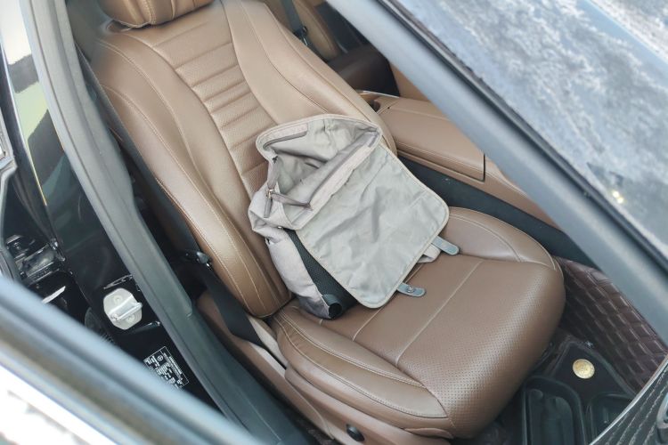 奔驰E级 2016款 E 300 L 运动豪华型局部细节41