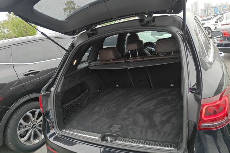奔驰GLC 2022款 改款 GLC 260 L 4MATIC 豪华型机舱底盘23
