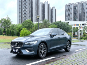 沃尔沃S60 2022款 B4 智逸豪华版