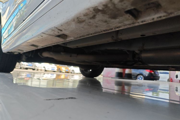 比亚迪 宋MAX 2018款 1.5T 自动智联豪华型 6座机舱底盘29