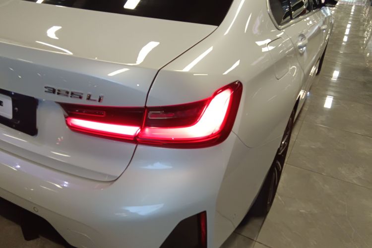 宝马3系 2023款 325Li M运动套装车身外观9