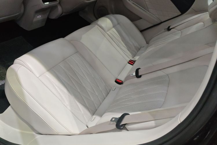 哪吒汽车 哪吒L 2024款 增程 310 闪充版中控内饰7004