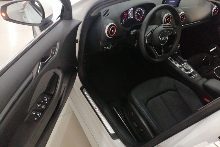 奥迪A3 2020款 Limousine 35 TFSI 时尚型 国VI中控内饰7003