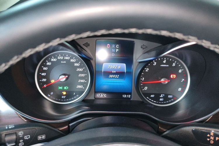 奔驰V级 2022款 V 260 领航版中控内饰14