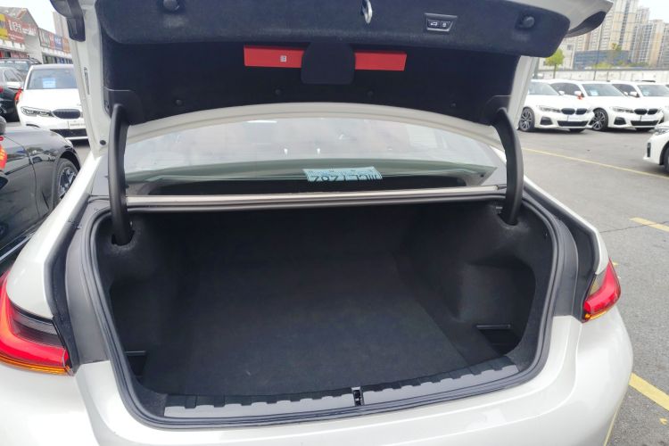 宝马3系 2025款 330Li 尊享型 M运动曜夜套装局部细节23