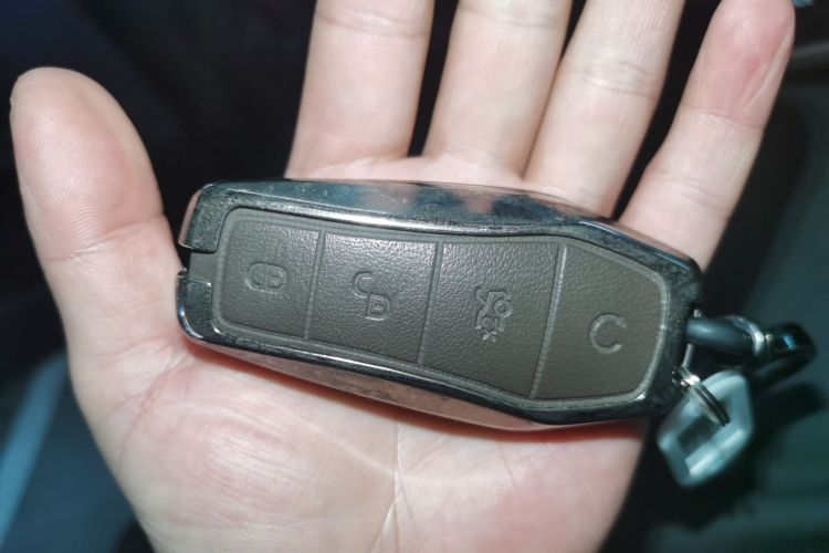 比亚迪 汉 2023款 DM-i 冠军版 121KM 尊贵型中控内饰7001