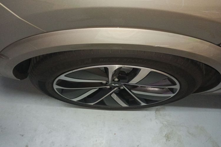 理想汽车 理想L8 2024款 Ultra车身外观6008