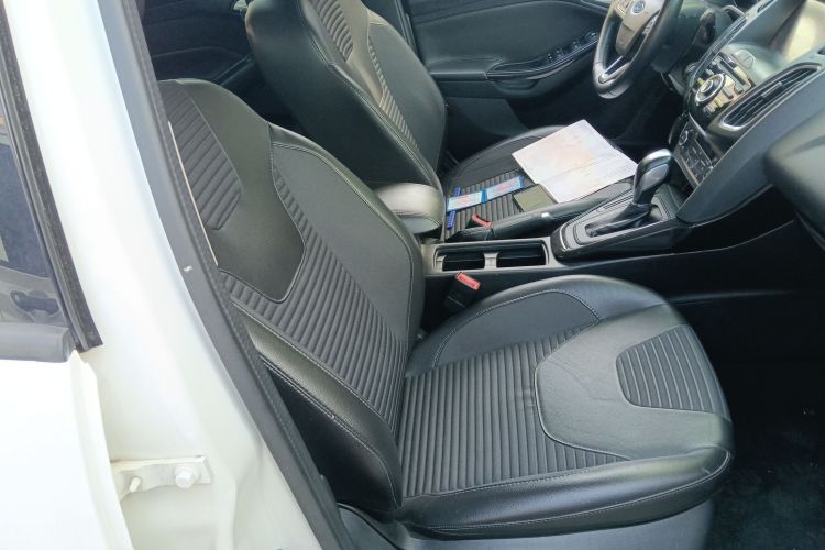 福特 福克斯 2017款 三厢 1.6L 自动风尚型智行版中控内饰41