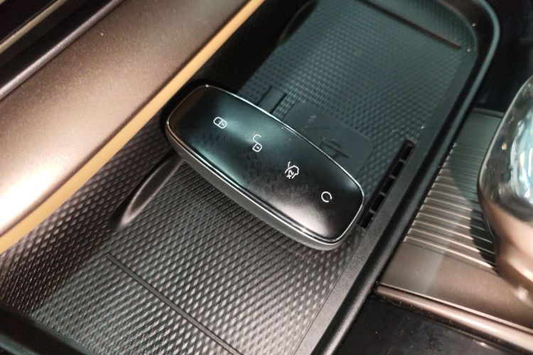 腾势D9 2022款 DM-i 970 四驱旗舰型中控内饰7001