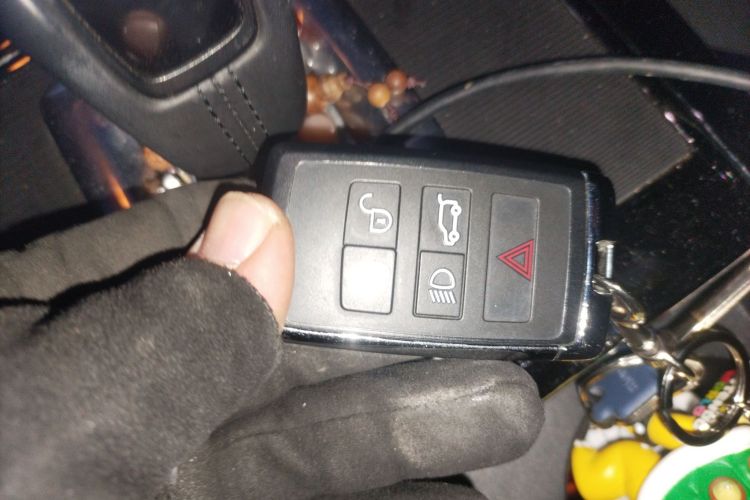 路虎 揽胜极光 2020款 249PS R-DYNAMIC SE 运动科技版中控内饰7001