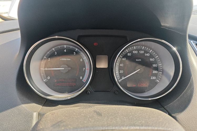 奔腾B50 2013款 1.6L 手动舒适型中控内饰14