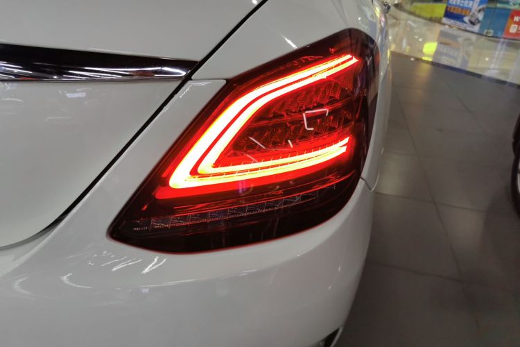 奔驰C级 2019款 C 180 L 时尚型运动版车身外观9