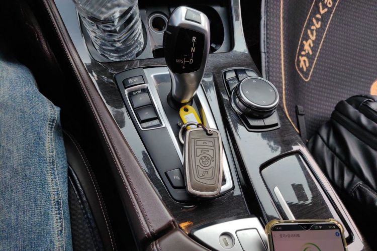 宝马5系 2014款 525Li 豪华设计套装中控内饰18