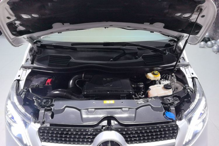 奔驰V级 2018款 V 260 尊贵版 国VI机舱底盘24