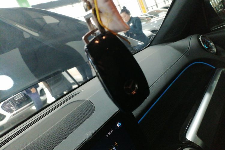 奔驰GLB 2023款 GLB 220 时尚型中控内饰11