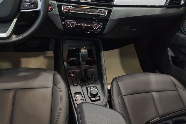 宝马X1 2019款 sDrive20Li 领先型中控内饰18