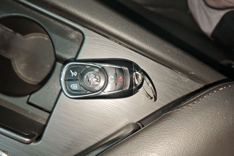 别克 昂科旗 2022款 652T 两驱尊贵型 7座中控内饰11