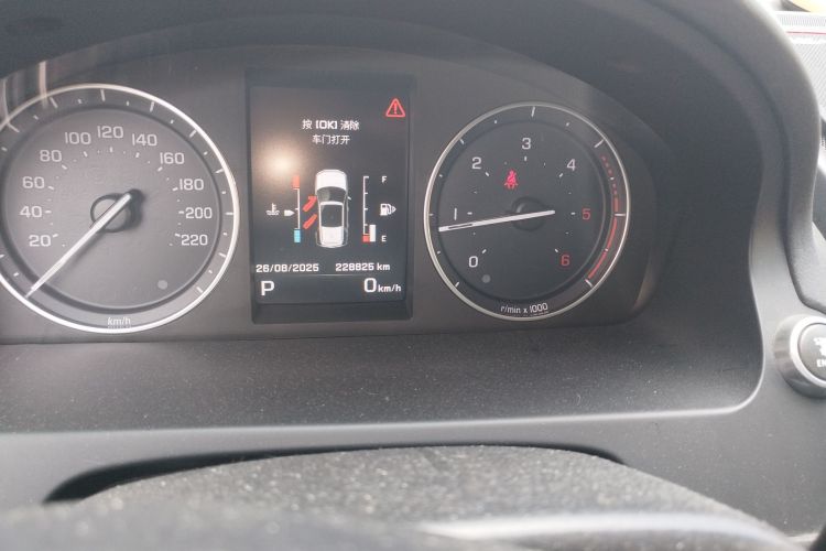 路虎 神行者2 2013款 2.2T SD4 SE柴油版中控内饰15