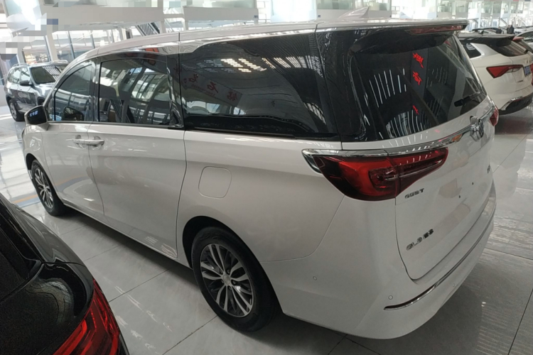 别克GL8 2022款 ES陆尊 653T 尊享型车身外观4