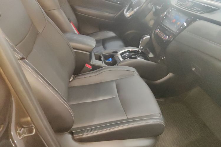 日产 奇骏 2021款 2.0L CVT 2WD XL Premium尊享纪念版局部细节41