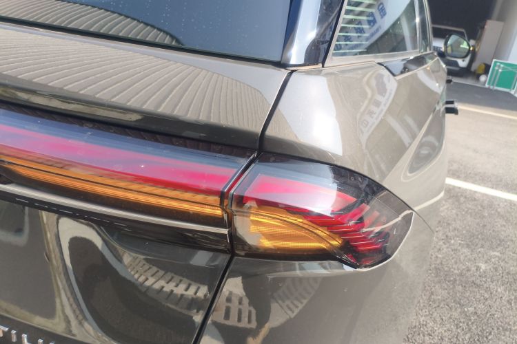 林肯 航海家 2023款 2.0T 四驱尊睿版车身外观9