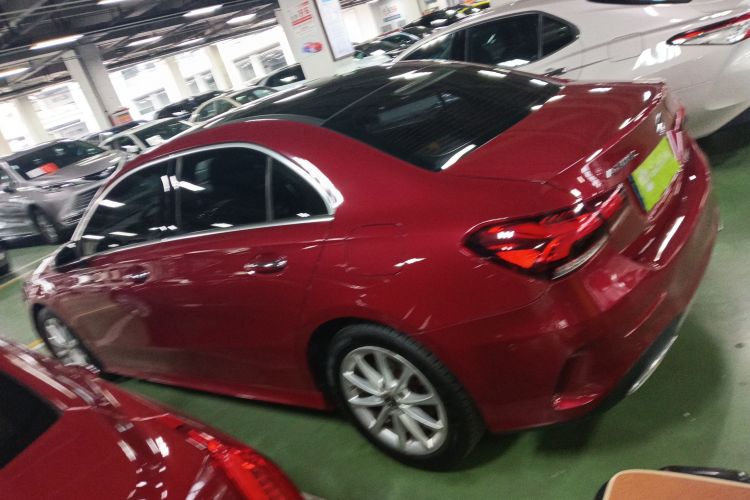 奔驰A级 2020款 改款 A 200 L 运动轿车时尚型车身外观4