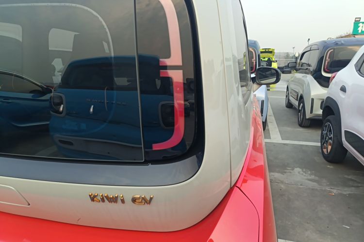 宝骏KiWi EV 2021款 设计师 三元锂车身外观9