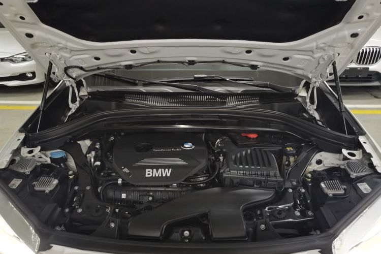 宝马X1 2019款 sDrive20Li 领先型机舱底盘24