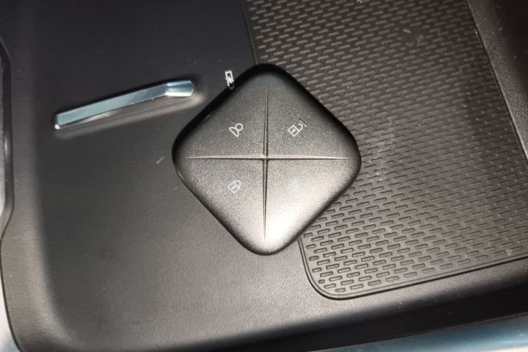 别克 君越 2023款 28T 越尊版中控内饰11