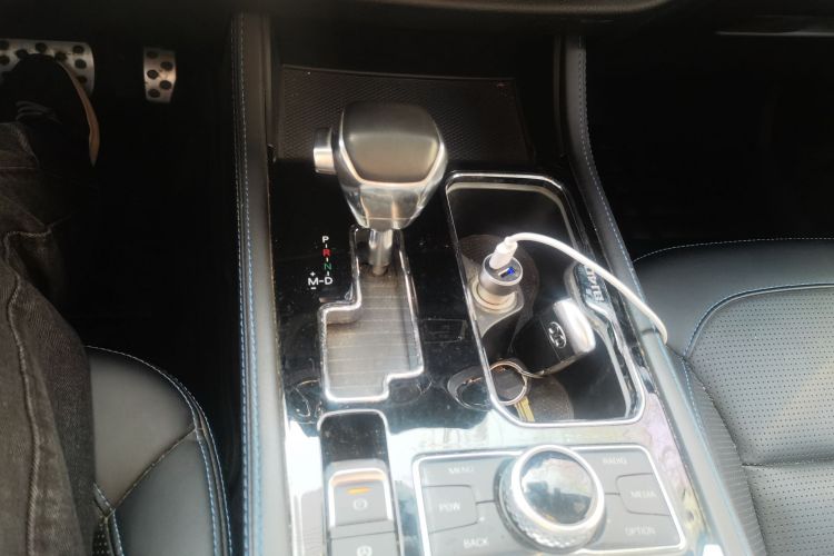 北京越野 北京BJ40 2019款 PLUS 2.3T 自动四驱旗舰版 国VI中控内饰18