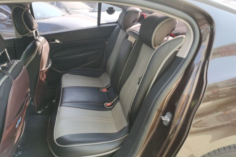 标致408 2016款 1.6T 自动豪华版中控内饰21