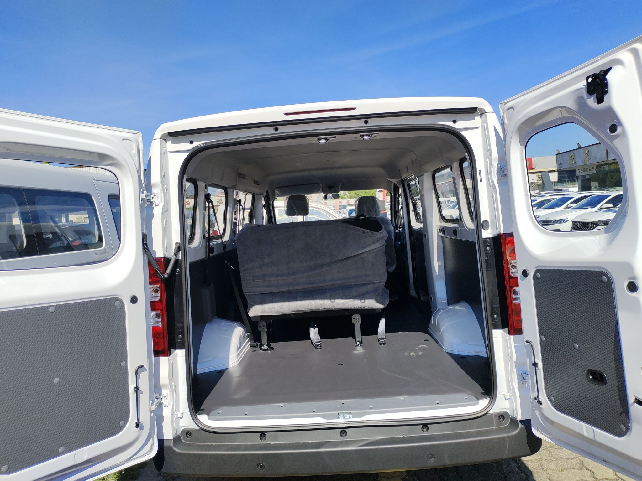 五菱汽车 五菱扬光 2024款 300KM 舒适型客车版 75kW