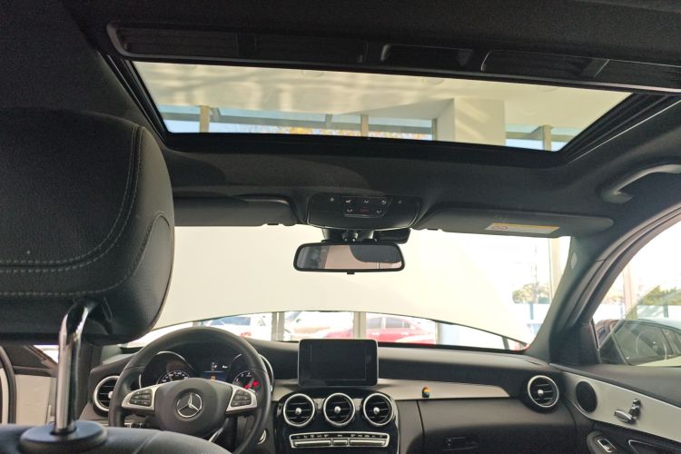 奔驰C级 2017款 C 200 运动版中控内饰22