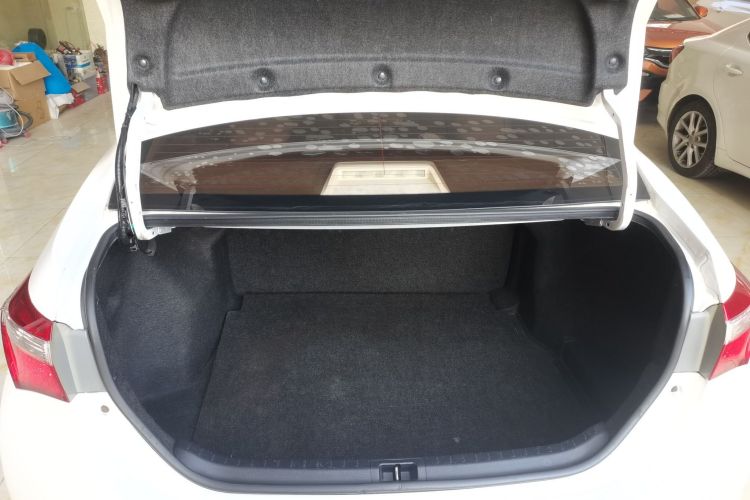 丰田 卡罗拉 2014款 1.6L CVT GL-i机舱底盘23