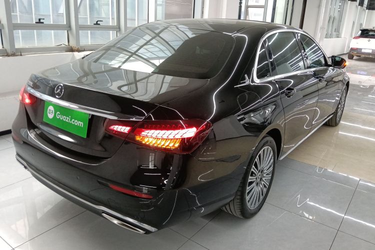 奔驰E级 2022款 改款 E 300 L 豪华型车身外观7