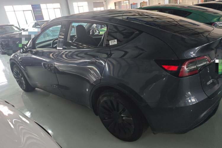 特斯拉 Model Y 2022款 后轮驱动版车身外观4