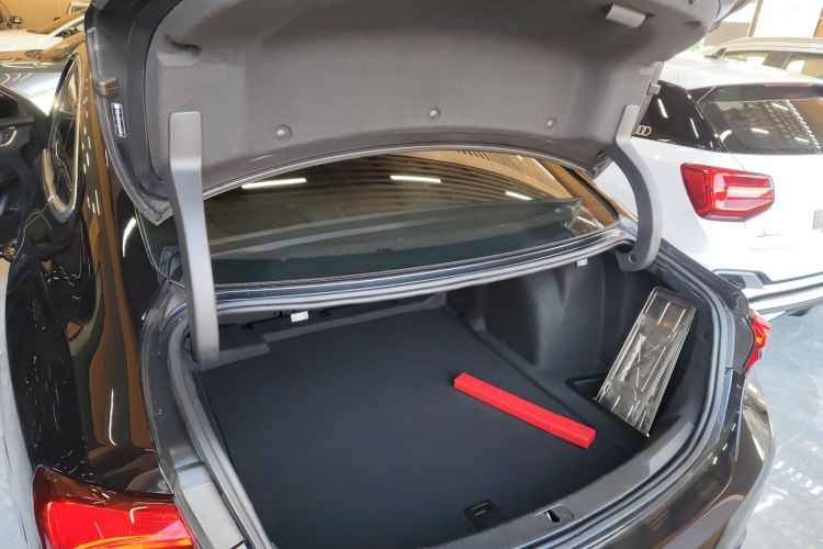 别克 君越 2020款 652T 豪华型机舱底盘23