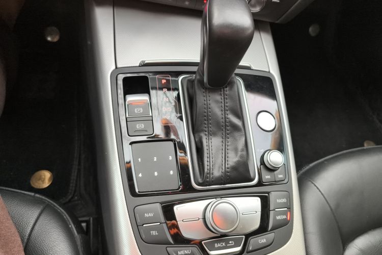 奥迪A6L 2018款 30周年年型 35 TFSI 时尚型中控内饰18