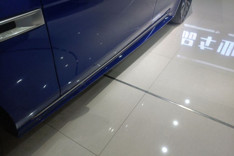 捷豹XEL 2020款 2.0T 200PS R-DYNAMIC 青春运动版局部细节9002