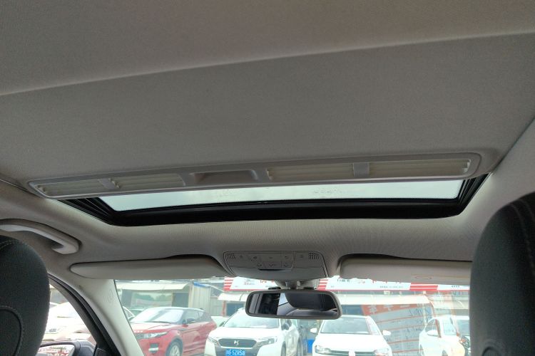 奔驰C级 2017款 改款 C 180 L 时尚型运动版中控内饰22