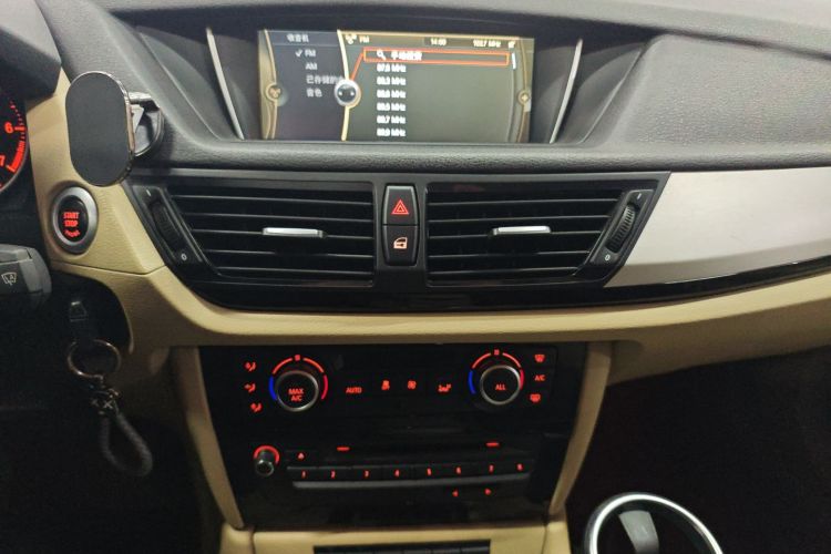宝马X1 2014款 sDrive18i 领先型中控内饰16