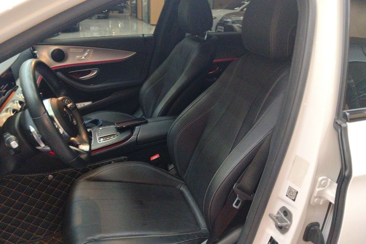 奔驰E级(进口) 2019款 E 260 运动版 4MATIC中控内饰19