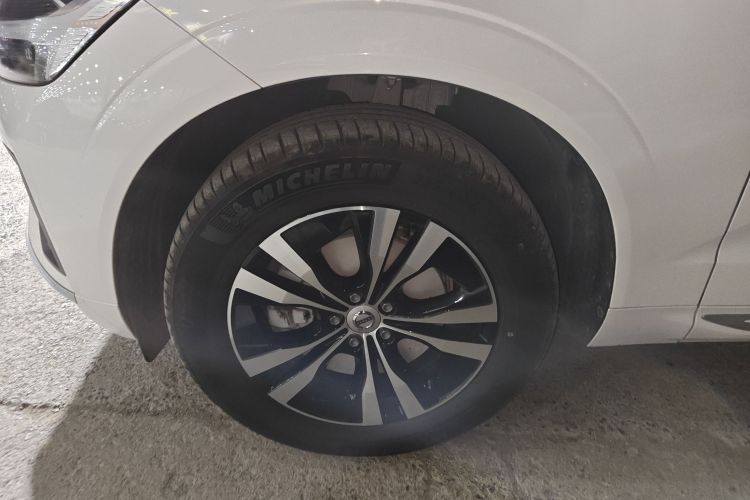 沃尔沃XC60 2025款 B5 四驱智逸豪华版车身外观6007