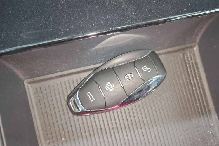 红旗EH7 2024款 820 Pro中控内饰11