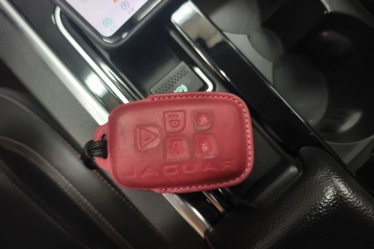 捷豹XEL 2019款 2.0T 200PS 尊享版中控内饰7001